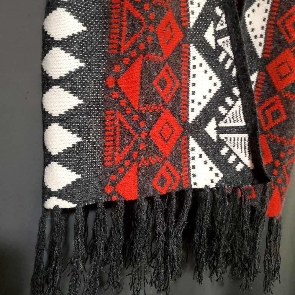 Women's Coco + Carmen Red Grey White Short Sleeves Tribal Sweater Tassels L/XL